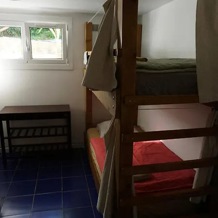 לינה וארוחת בוקר Joyu Surf Shack בידאר