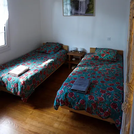 לינה וארוחת בוקר Joyu Surf Shack *