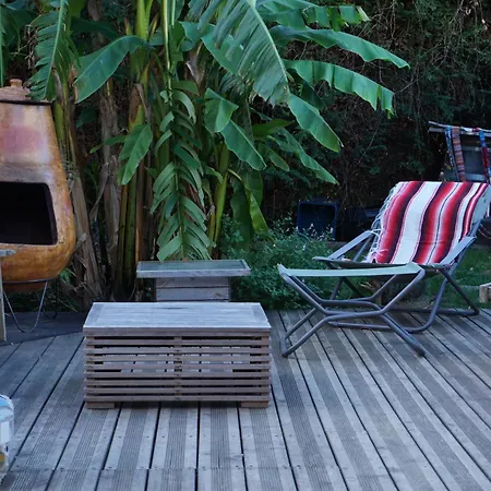 לינה וארוחת בוקר Joyu Surf Shack בידאר