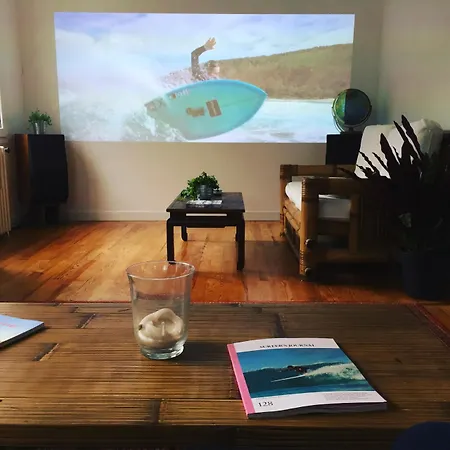 לינה וארוחת בוקר Joyu Surf Shack *