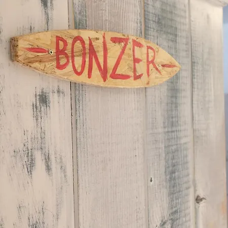 לינה וארוחת בוקר Joyu Surf Shack