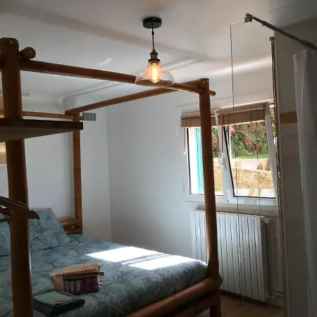 לינה וארוחת בוקר Joyu Surf Shack בידאר