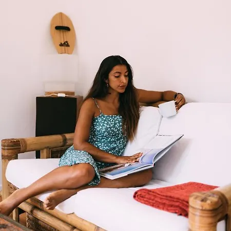 לינה וארוחת בוקר Joyu Surf Shack *