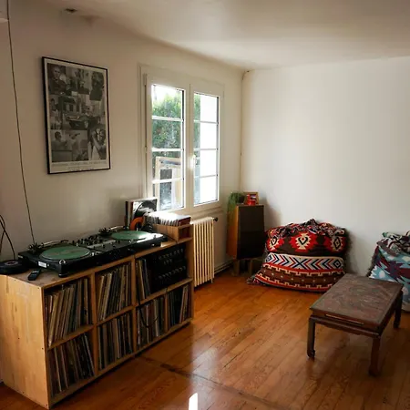 Joyu Surf Shack Bed & Breakfast *