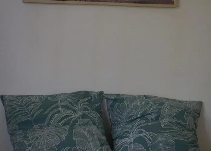 Joyu Surf Shack Bed & Breakfast *