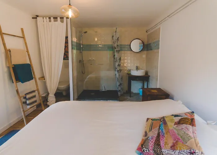 Joyu Surf Shack Bed & Breakfast *