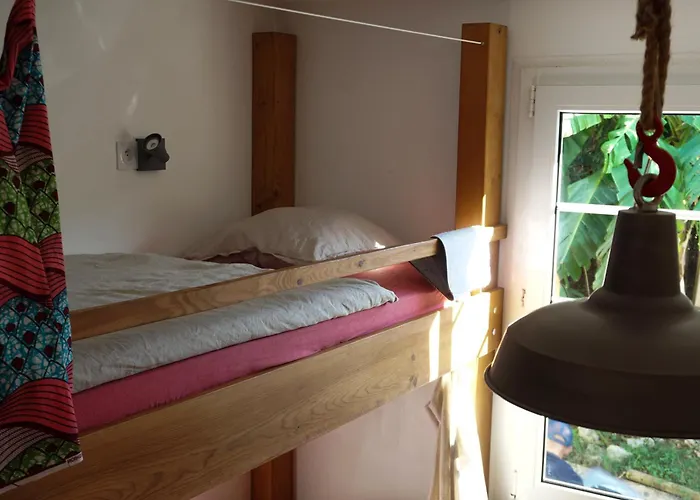 Joyu Surf Shack Bed & Breakfast *