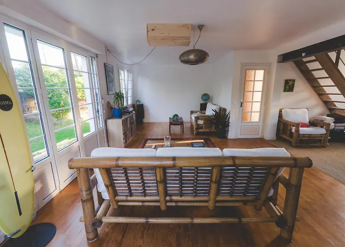 Joyu Surf Shack Bed & Breakfast